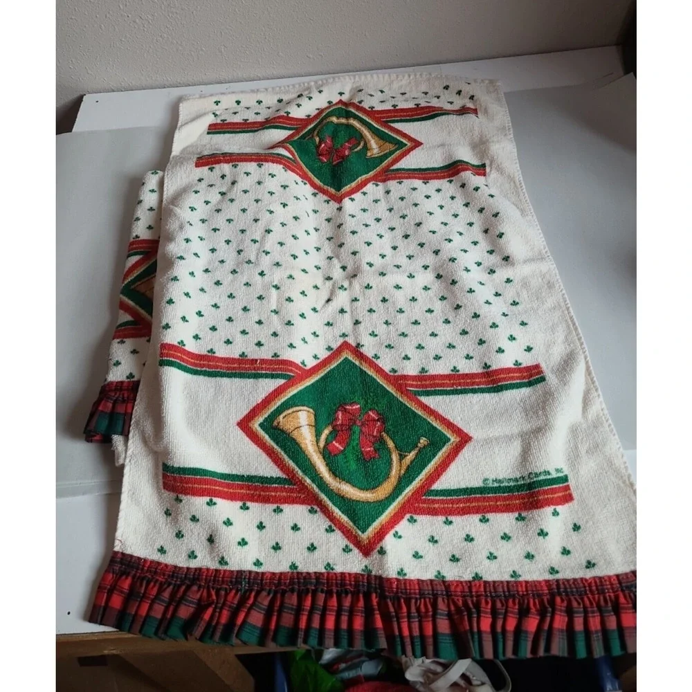 VTG Lot of 2 The Kitchen Works White‎ Christmas Theme Ruffle Trim Kitchen Towel